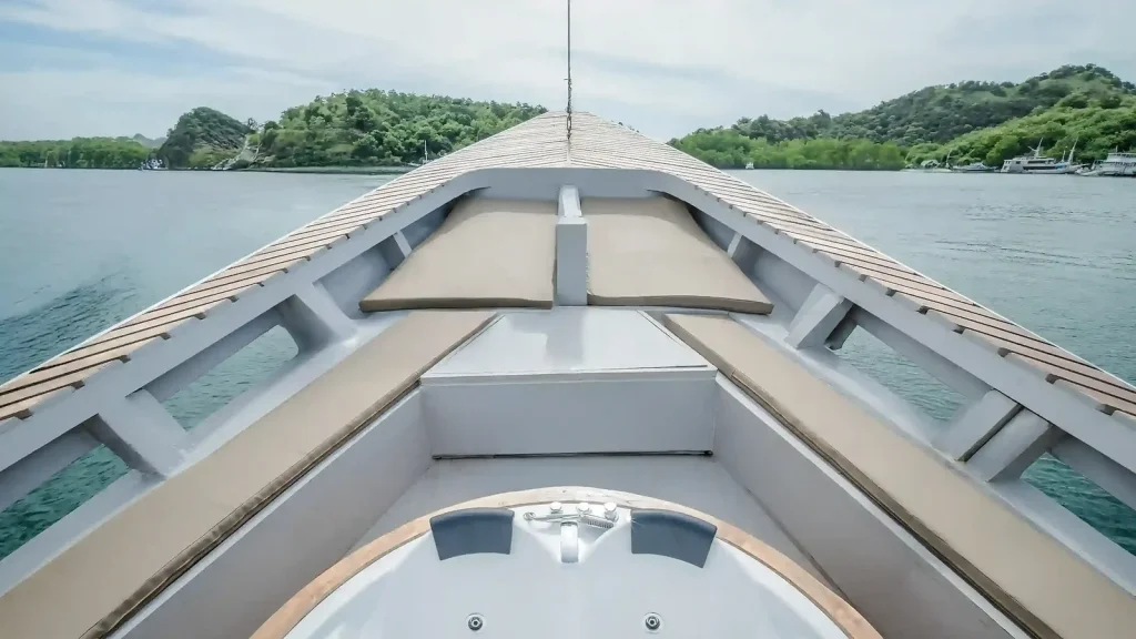 Komodo yacht charter for two people: what actually changes?