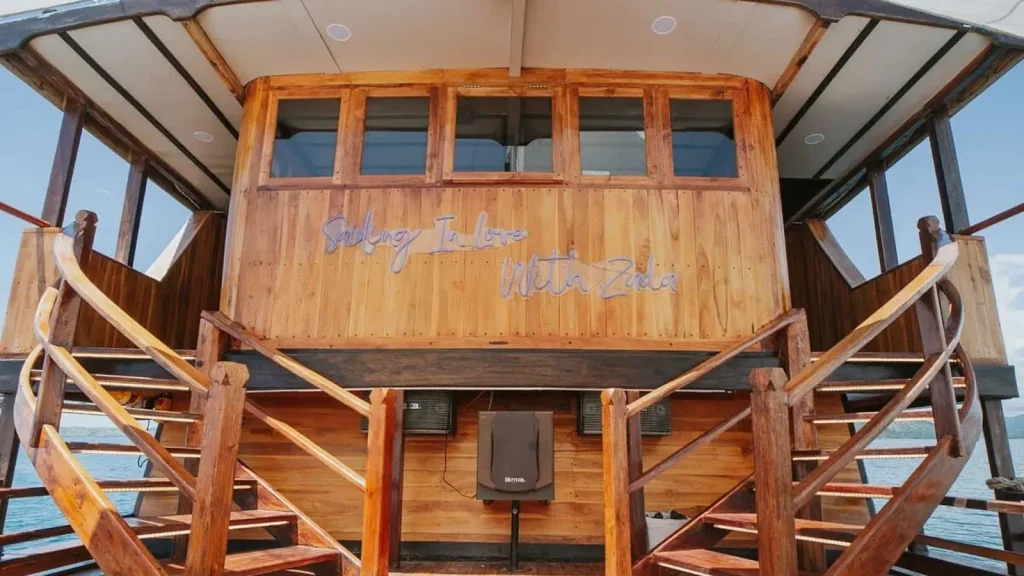 Komodo Yacht Charters – Luxury Marine Adventures Indonesia Y