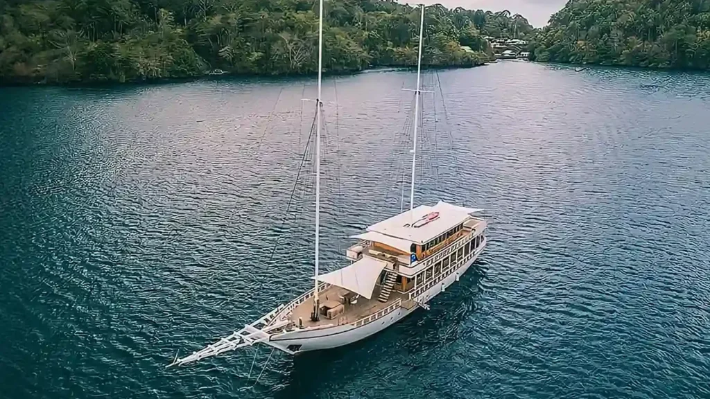 Bachelor Bachelorette Yacht Komodo