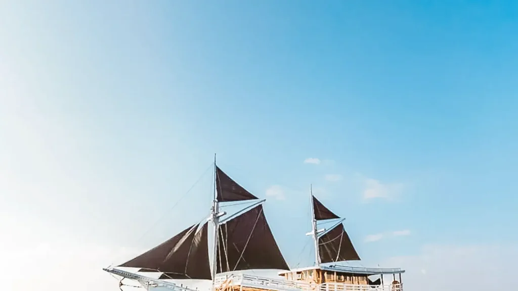 Flores Overland & Komodo Yacht Combo: The Ultimate Indonesian Adventure