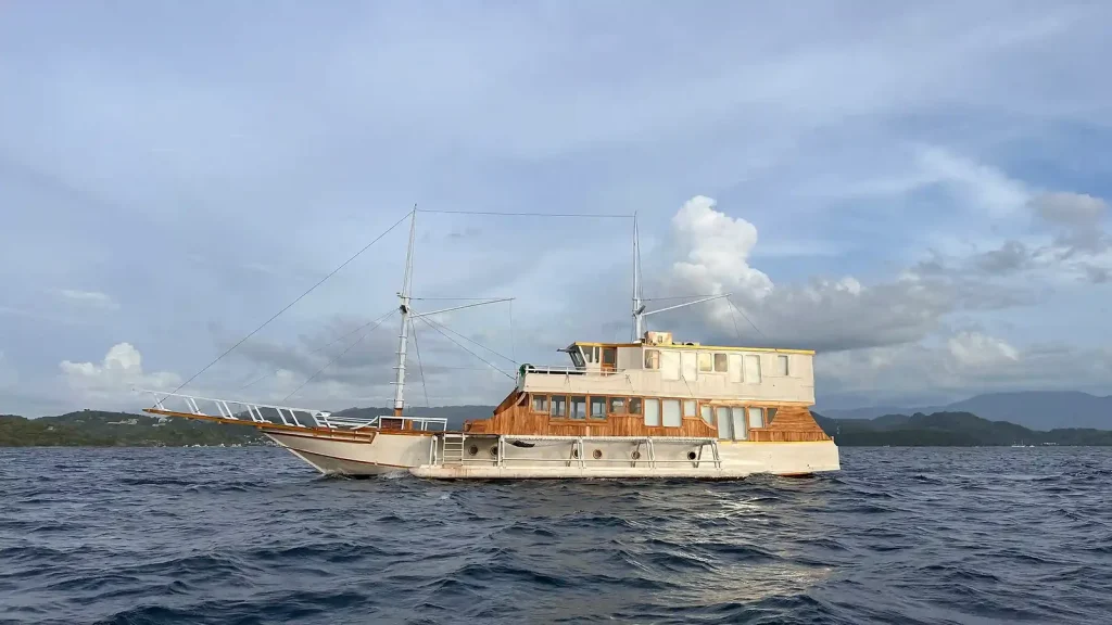 Komodo Bachelorette Party Yacht | Bachelor & Bachelorette Boat Party Labuan Bajo