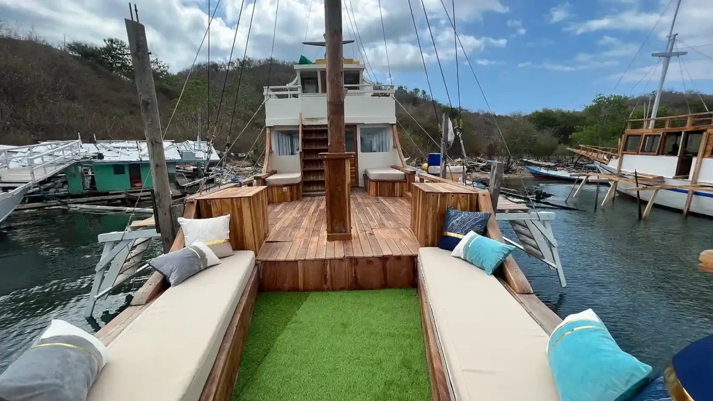 Komodo Superyacht Charter | Ultra-Luxury Superyacht Labuan Bajo