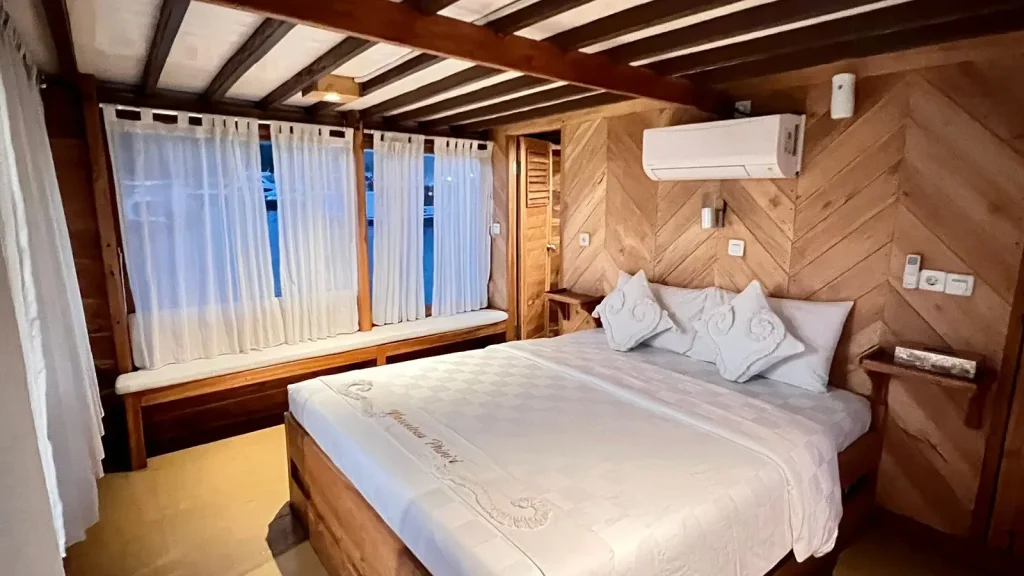 Komodo Yacht Charter Cost | How Much Does a Komodo Boat Charter Cost?