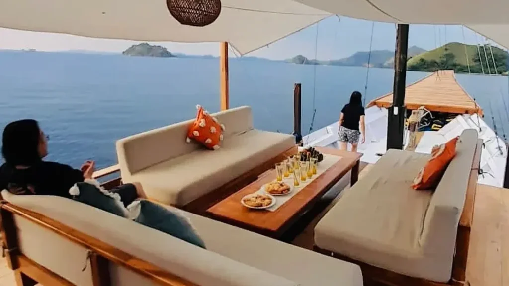 Komodo Yacht Charter Guide