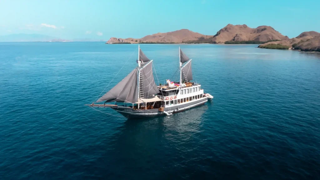 Luxury Cruise Indonesia | Premium Island-Hopping Voyages