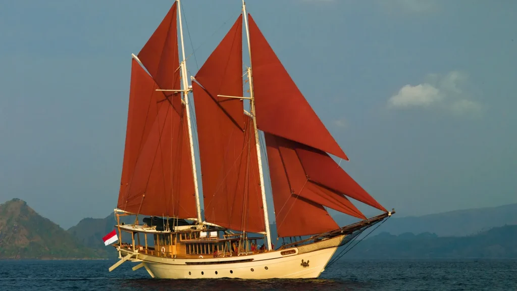 Luxury Liveaboard Komodo — Premium Diving & Sailing Cruises 2025/2026