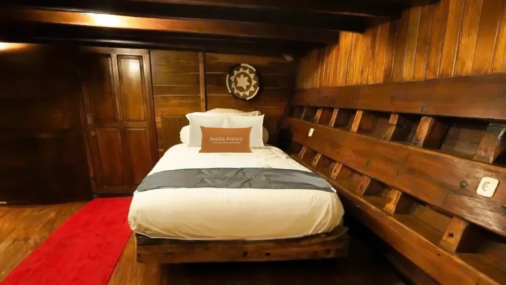 Luxury Yacht Charter Komodo — Private Superyacht & Phinisi from $2,500/Day