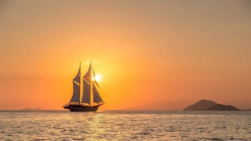 Phinisi Liveaboard Raja Ampat | Luxury Diving & Sailing