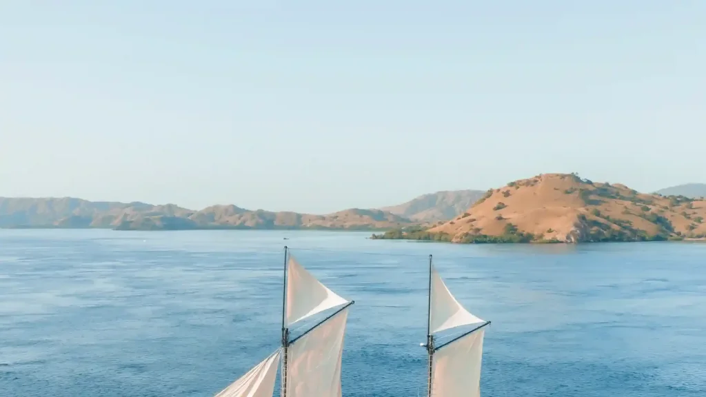 Phinisi vs Catamaran vs Motor Yacht: Which Komodo Charter Vessel Is Right for You?