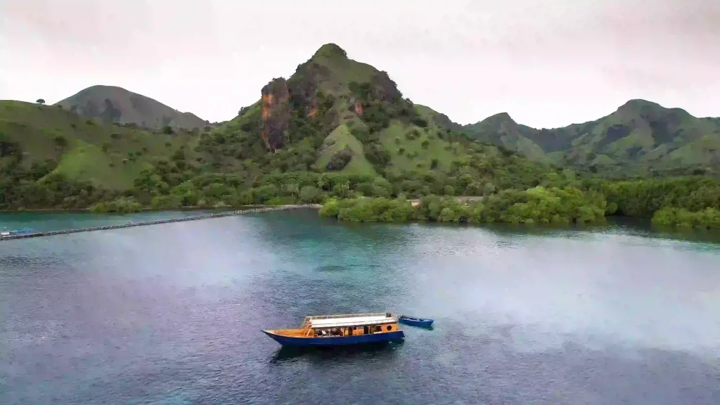 Sewa Kapal Komodo | Kapal Phinisi Privat Labuan Bajo Terbaik