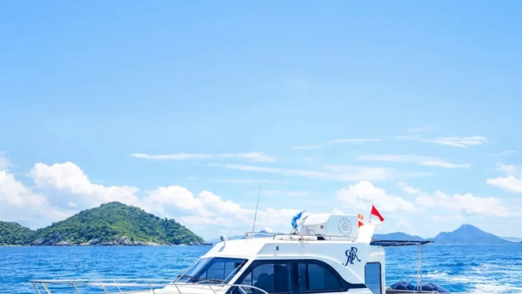 Best Motor Yacht for Komodo Luxury Trip