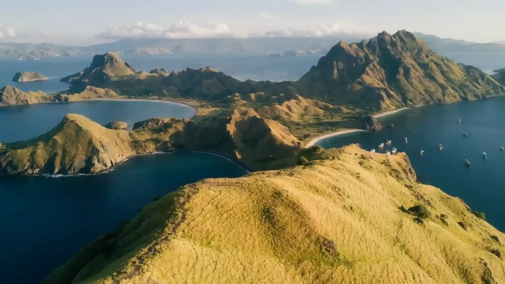 Best Time to Visit Komodo by Yacht 2027: Seasons & Weather Guide