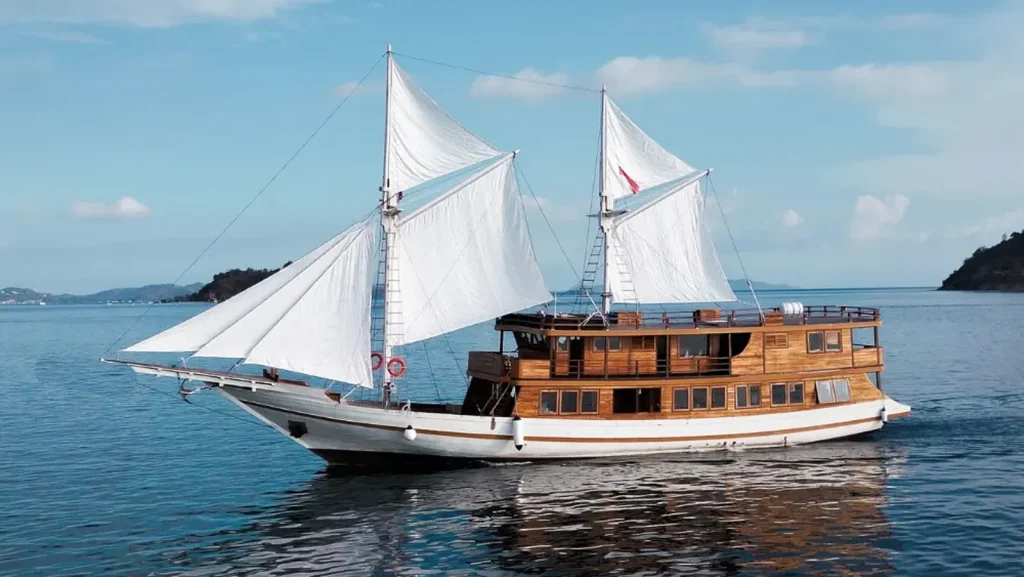 Indonesia's Flagship Phinisi Compared 2027: How to Choose Your Class