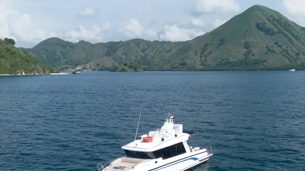 Komodo & Raja Ampat Dual-Season Charter: One Fleet, Year-Round Indonesia