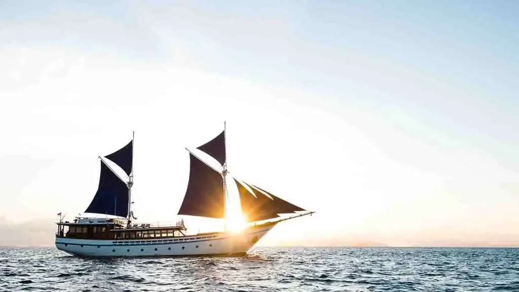 Komodo High Season 2027: When Charter Rates Jump 15–25% (and How to Beat It)