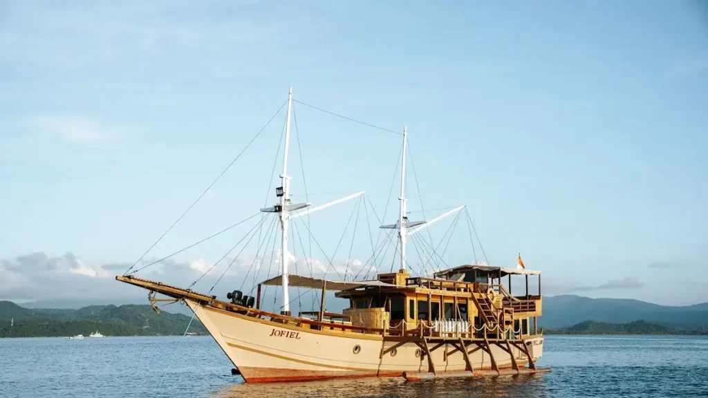 Last-Minute Komodo Yacht Charter Deals 2027: Is It Possible?