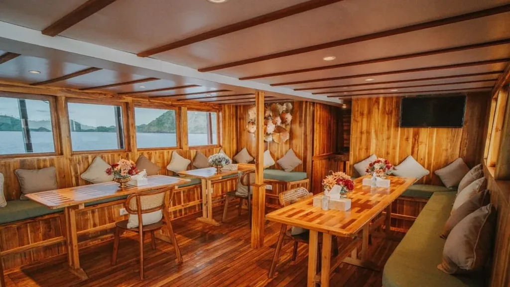 Komodo Yacht Charters – Leading Luxury Yacht Charter Brokers