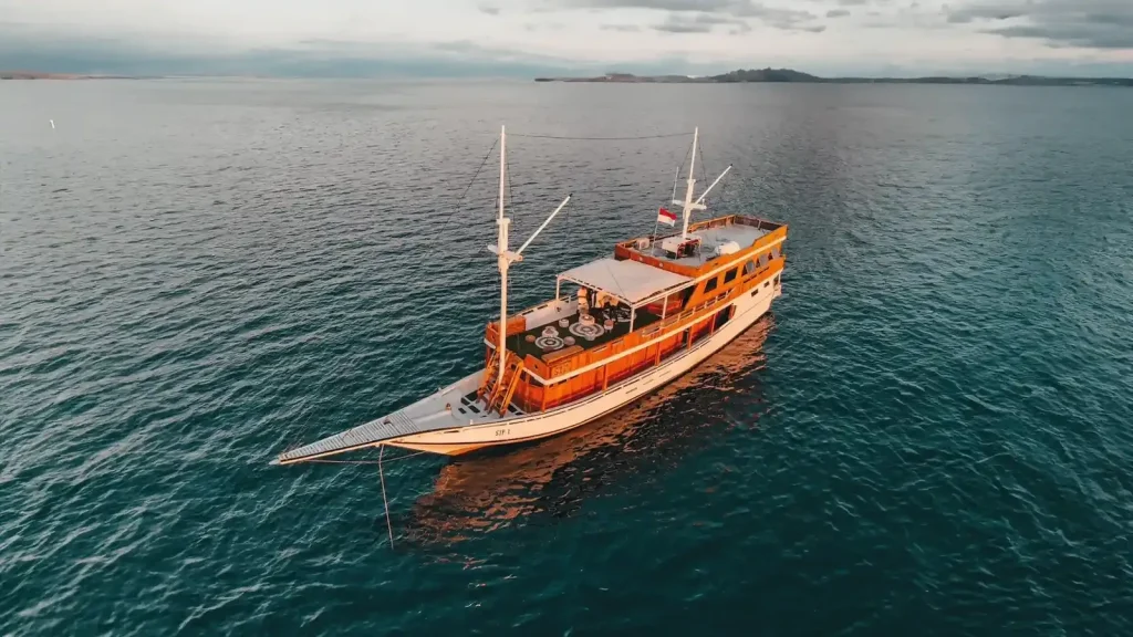 When to Book Your 2027 Komodo Charter: Lead Times by Season & Tier
